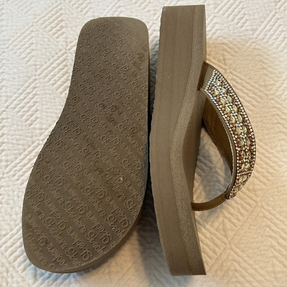 Sketcher’s yoga foam sandals - Picture 2 of 2